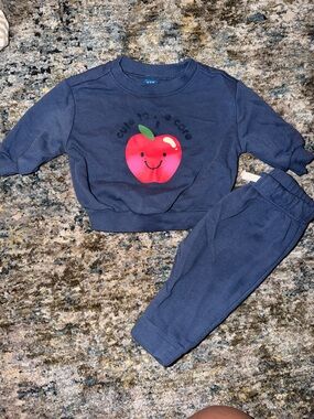 Old Navy Infant cozy jogger set.0-3 months